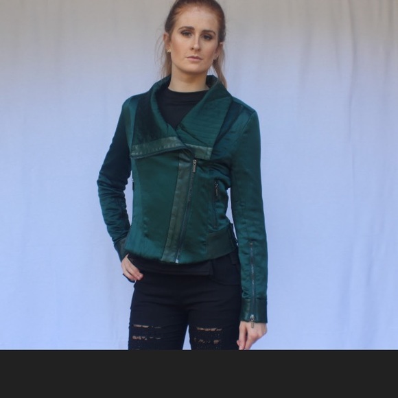 Emerald Green A.Moss Blazer - Picture 3 of 8